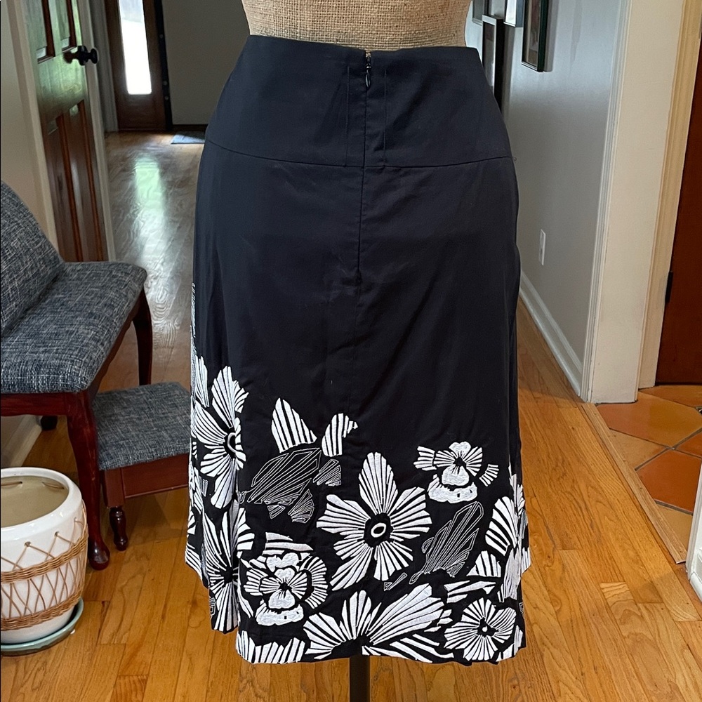 Peter Nygard Black and White Floral A-Line Skirt - Picture 3 of 4